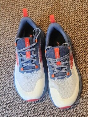 Brand New Brooks Cascadia 17 Trail Running Shoe White/Navy/Bittersweet